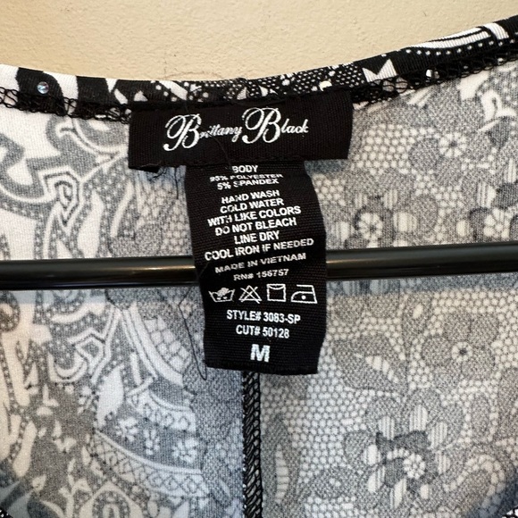 Y2K Era Brittany Black Black & White Sequined Floral Tunic Top Size Medium - Picture 2 of 6